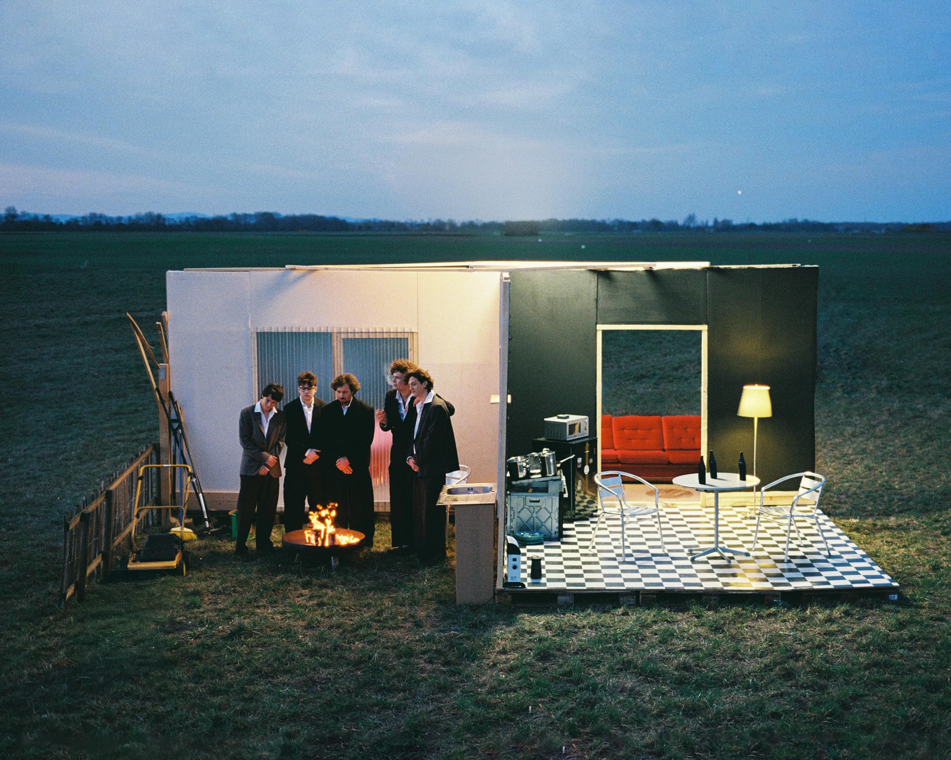 Gruppenfoto vor dem Set